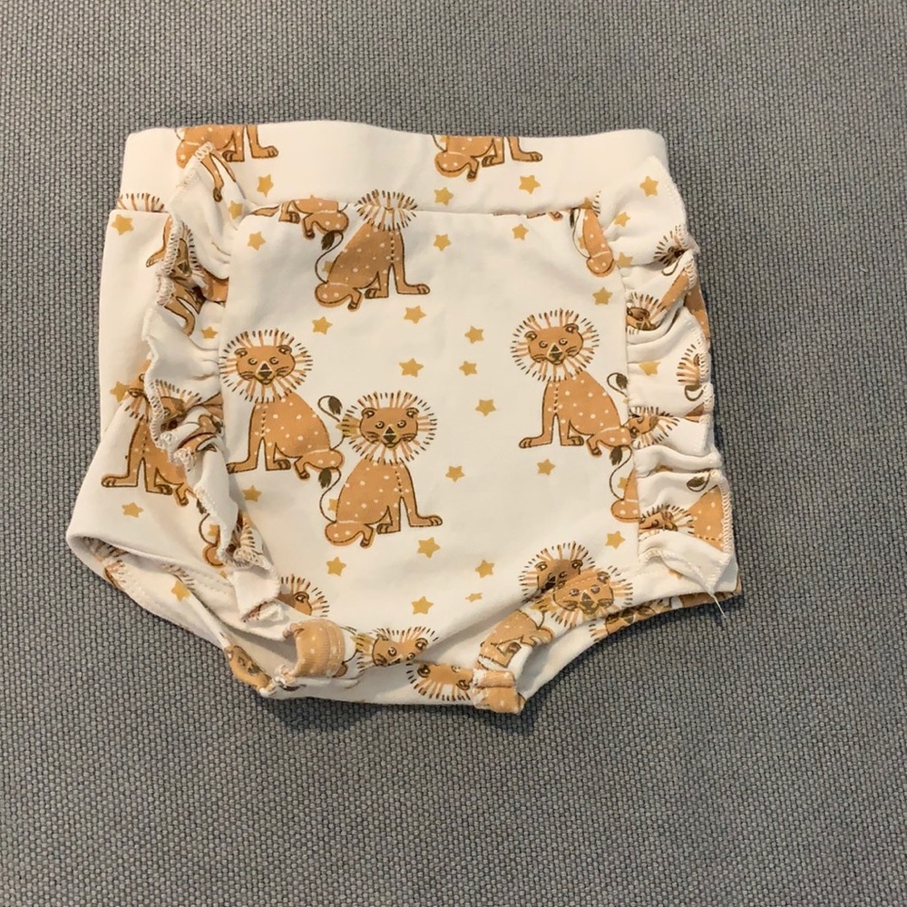 Kate quinn lion bloomers size 6-12 months